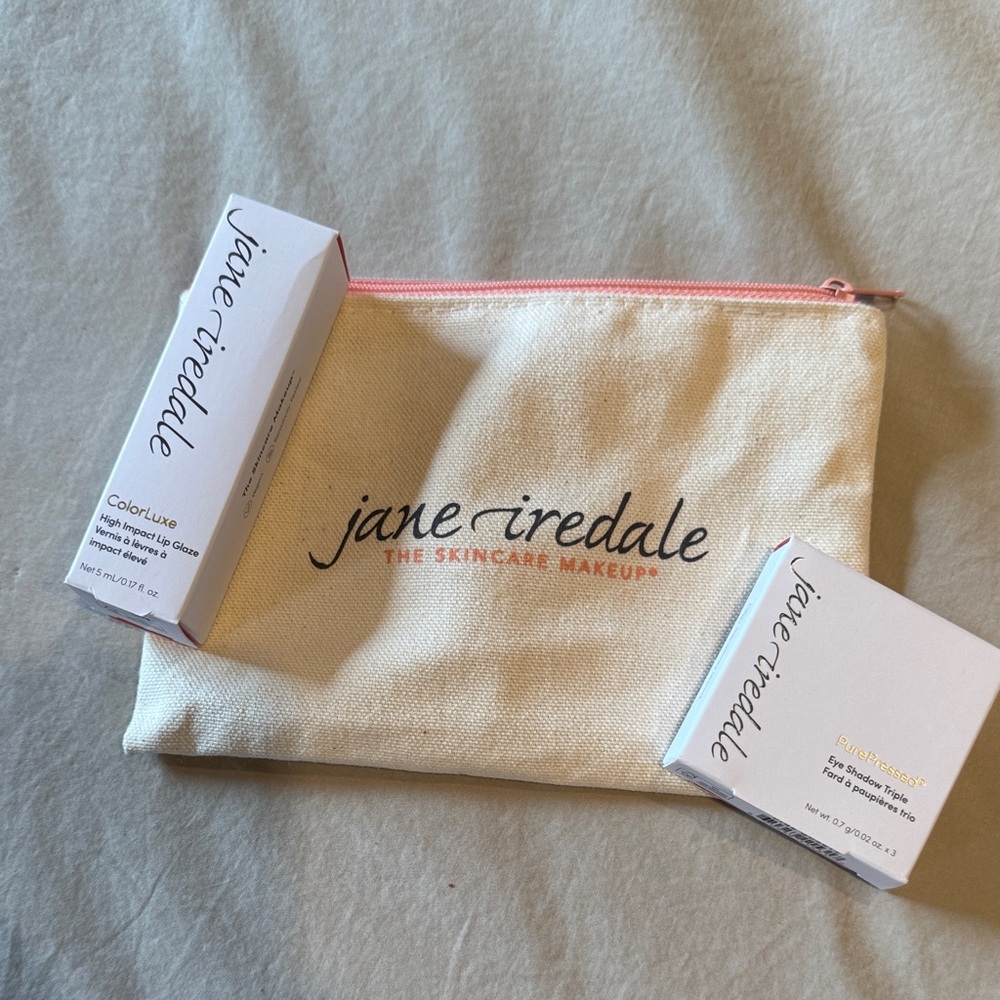 Jane Iredale Bundle: Eye Shadow Triple Pink Quartz + Lip Gloss Flush +  Bag